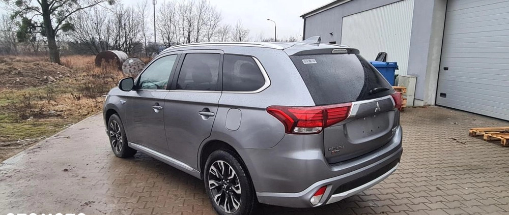 Mitsubishi Outlander cena 98900 przebieg: 63655, rok produkcji 2018 z Gostynin małe 379